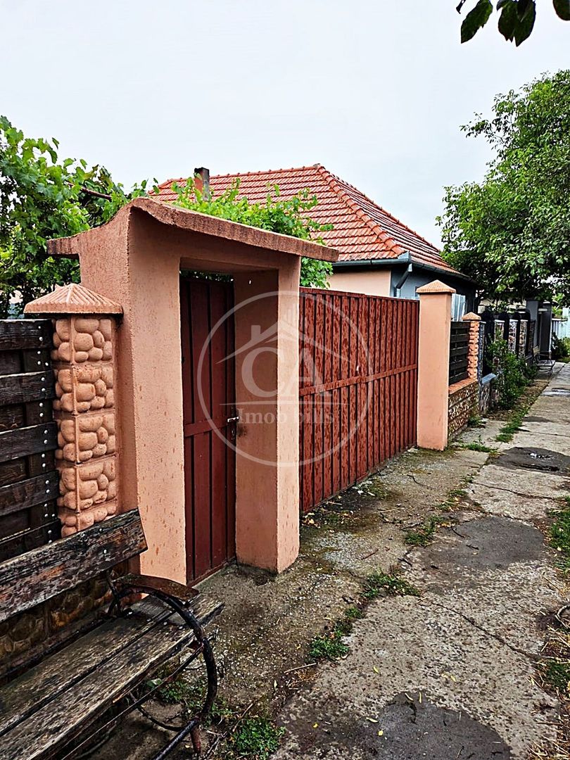 Casa de vanzare cu 4 camere si teren de 1520 in satul Batar, Bihor - Poză 6