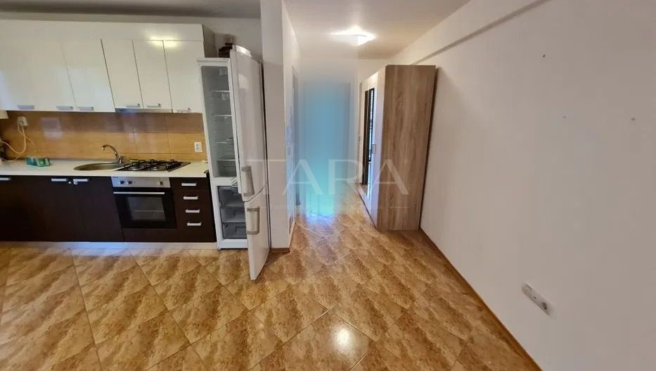 Apartament cu 3 camere, 2 balcoane, etaj 1, Parc Poligon. - Poză 2