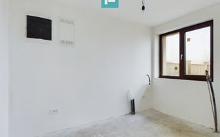 Vilă la sol cu open space și 3 dormitoare la alb - Poză 18