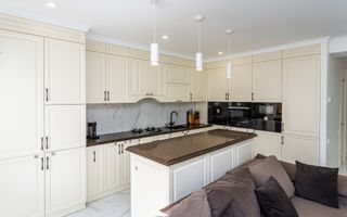Vânzare, apartament, 3 camere, strada Sprîncenoaia, Centru - Poză 1