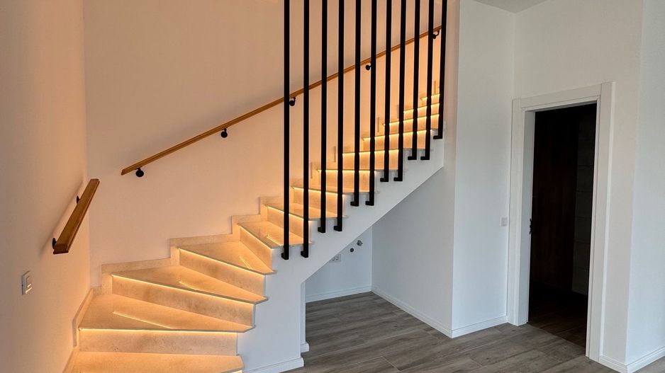 VilE stil Neoromaneasc Tunari, TOATE UTILITATILE, curte GENEROASA - Poză 5