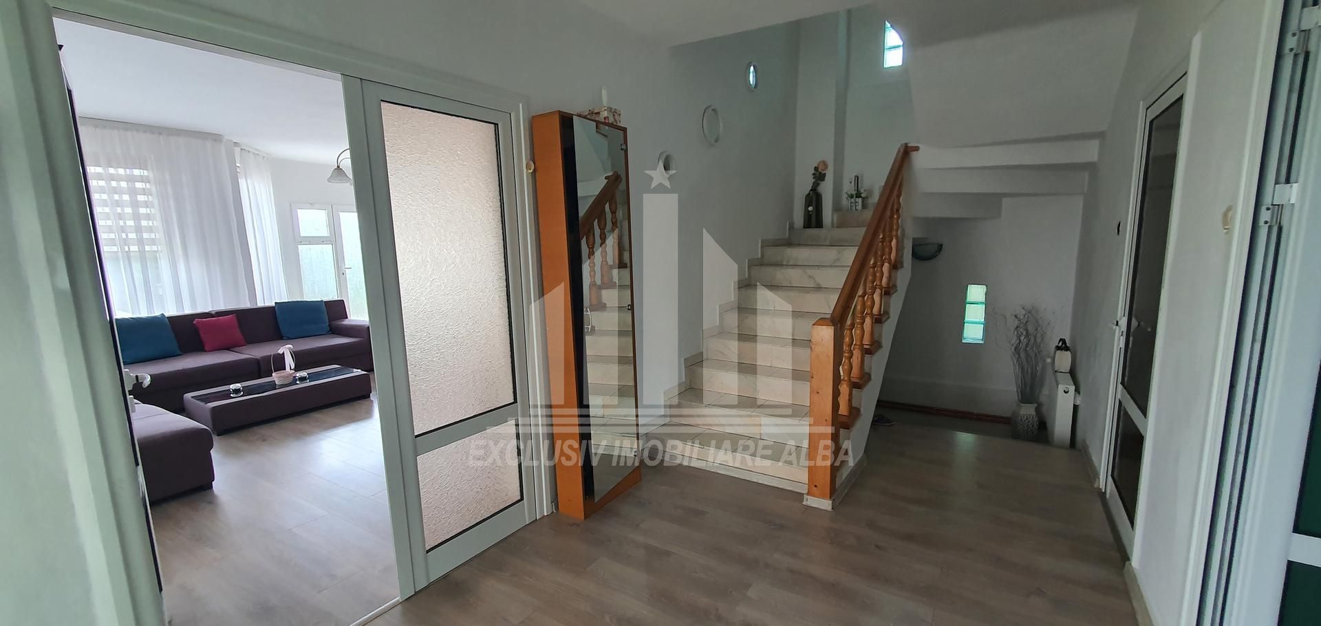 Propunem spre vanzare vila pozitie ultracentrala in Cetate - Poză 2