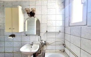Casa de vanzare pretabila locuinta sau afacere | 13 Septembrie - Poză 14