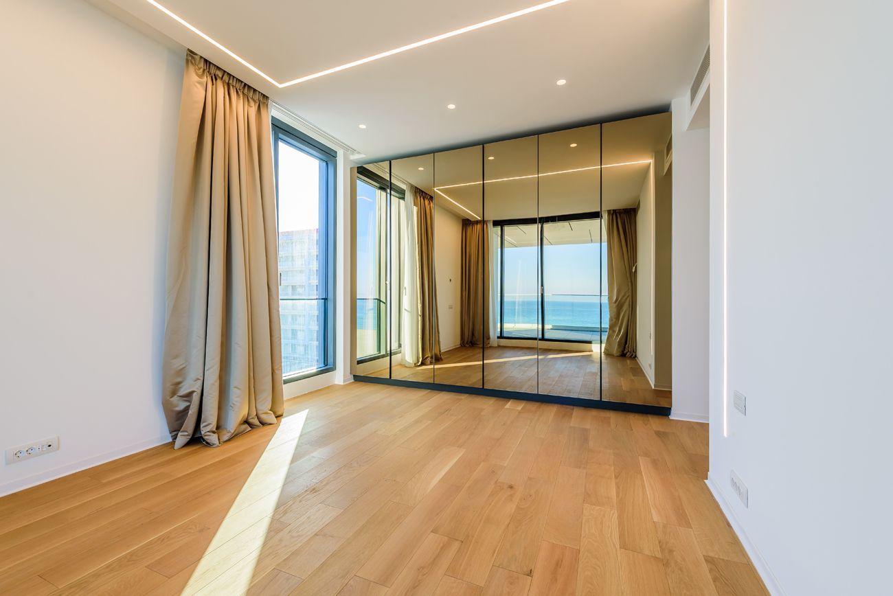 Apartament de 5 camere spațios, situat în zona Nord din Constanța - Poză 13