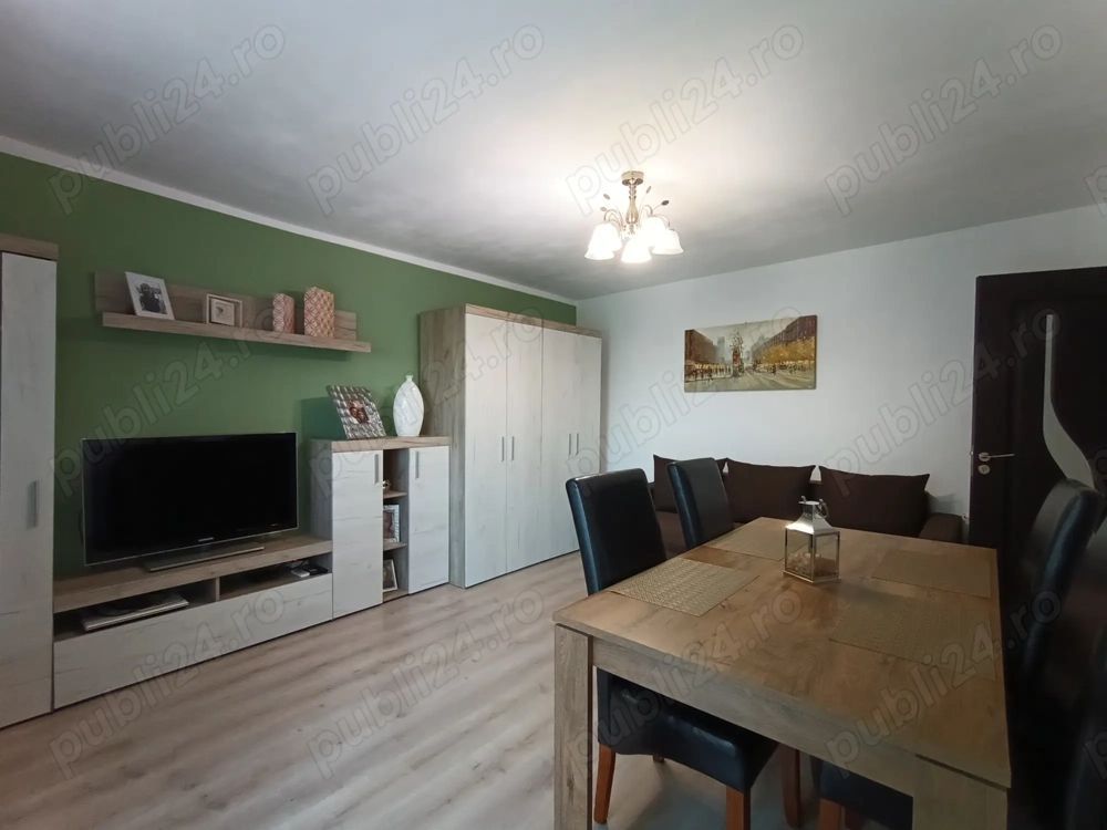 Vând apartament decomandat cu 3 camere, micro 16. - Poză 1