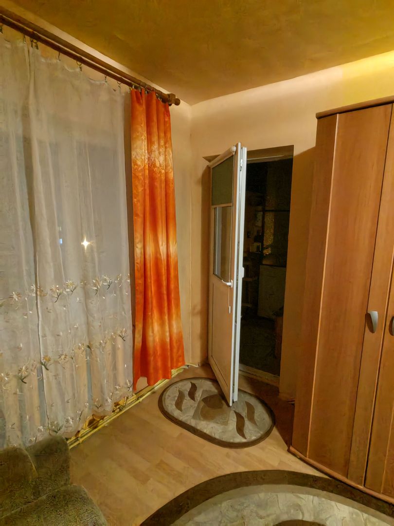 Apartament decomandat 2 camere cu balcon Lacramioarei - Poză 3