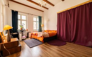 Imobil doua camere in casa+spatiu comercial+teren 270 mp  cu CF separat - Poză 1