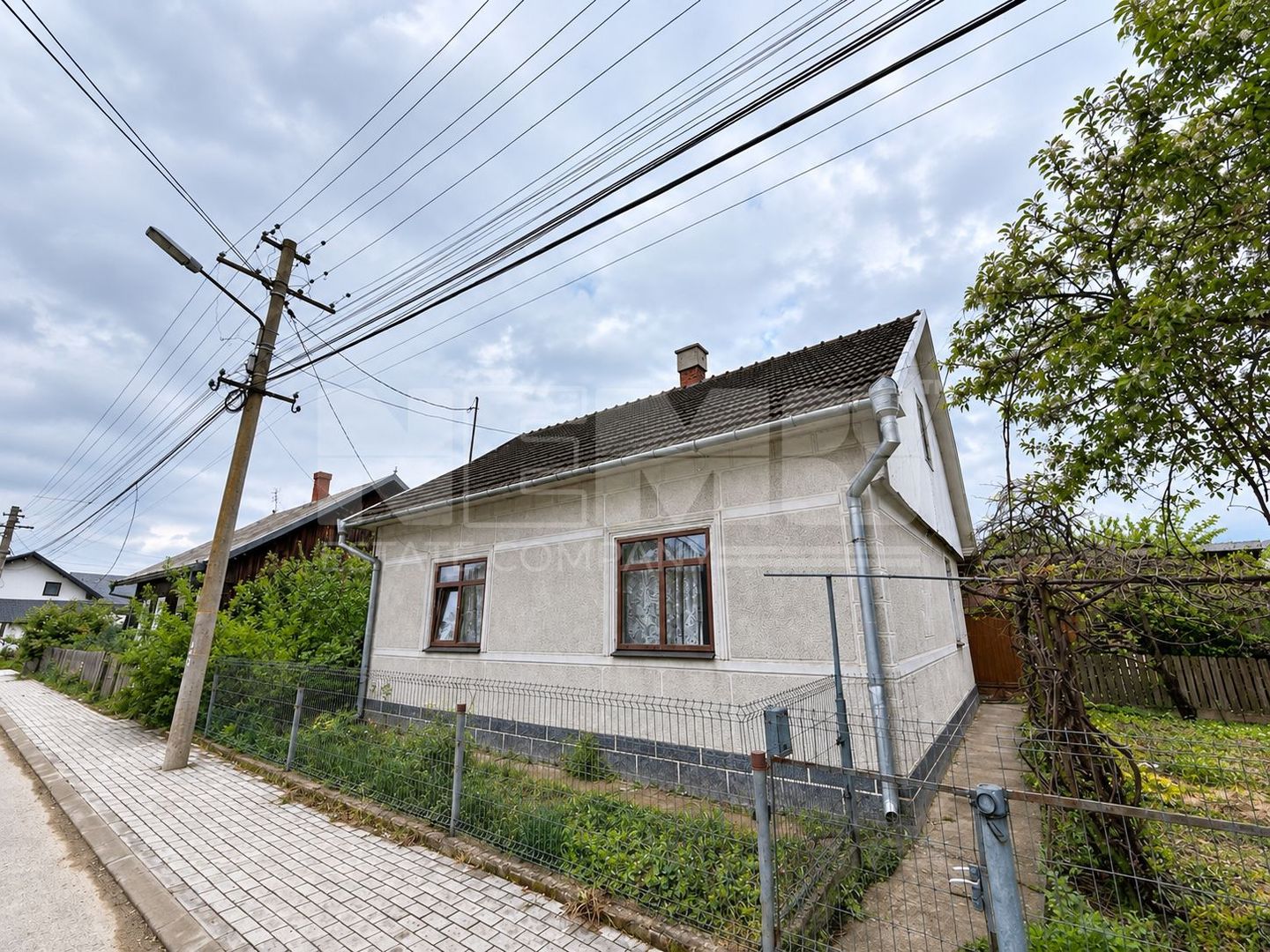Casă de vânzare | Rădăuți  | Teren 1.135 mp | Zonă liniștită - Poză 1