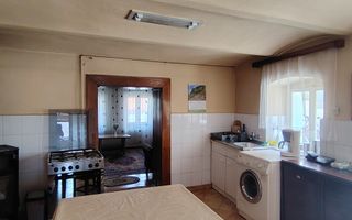 De vânzare o proprietate cu 2 corpuri de clădire și teren, în Agnita - Poză 4