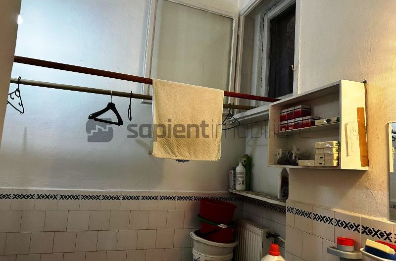 Apartament la casa cu 4 camere si acces auto, ultracentral - Poză 12