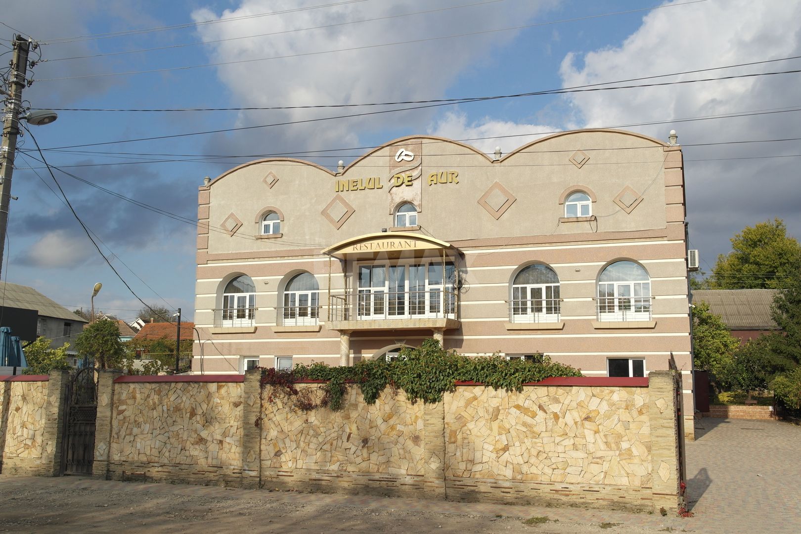 Restaurant pe prima linie Centru Mereni - Poză 1