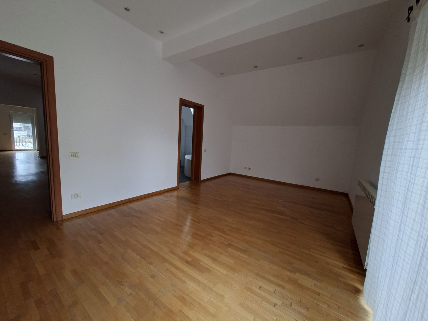 Vilă luminoasă I Gradina mare si loc de joacă privat I Iancu Nicolae - Poză 28