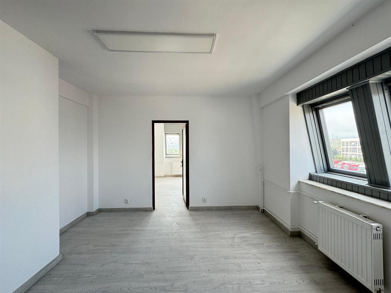 Spatii comerciale moderne de inchiriat, in cladire recent renovata - Poză 11