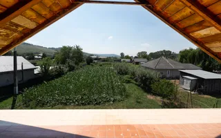 Casă din 2010 (3 dormitoare, două băi și garaj) - Poză 15