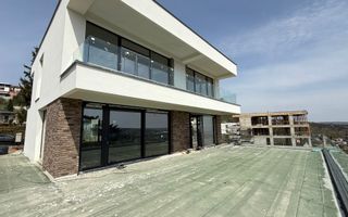 Casă generoasă cu panoramă și 256 mp terasă circulabilă - Poză 3