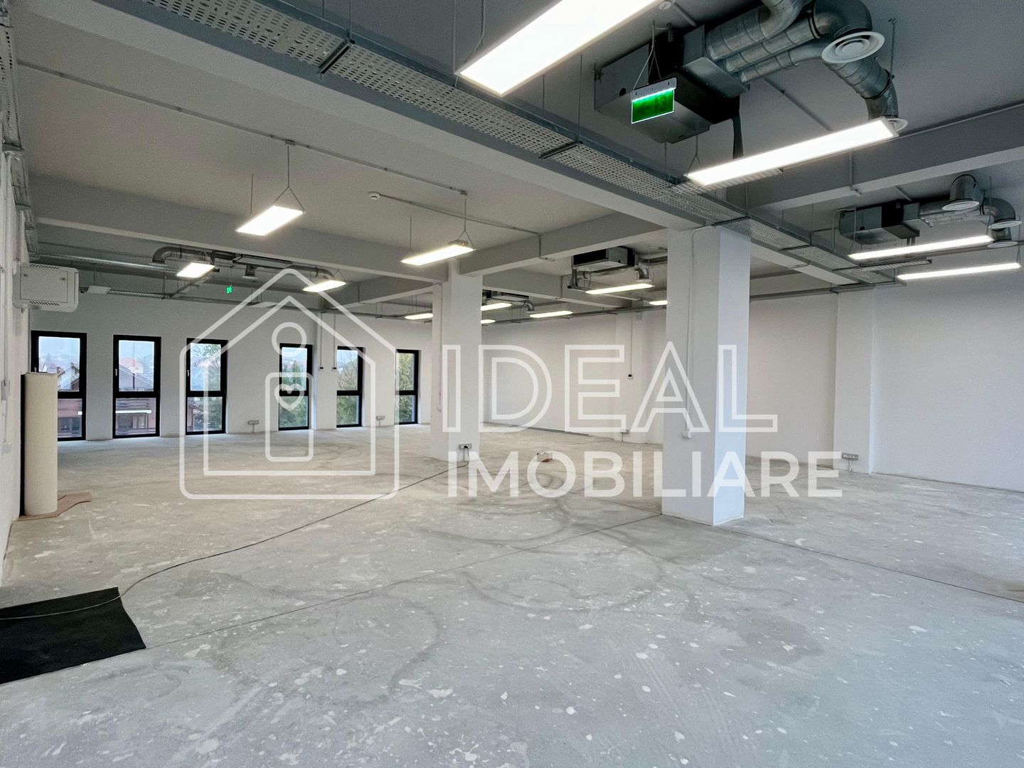 Spatiu comercial de inchiriat- 200 mpu, zona Podul Garii - Poză 2