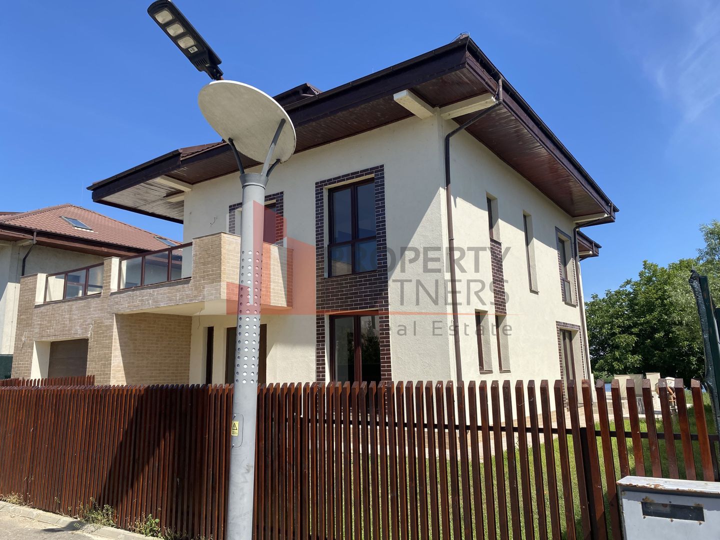 Proprietate pe marginea lacului, vila impresionanta. - Poză 2