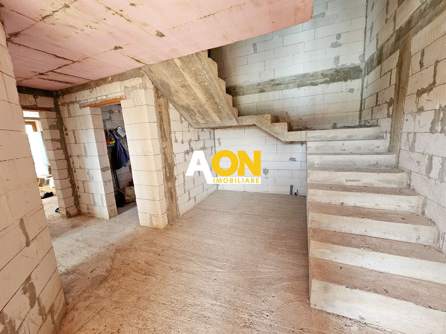 Casa la rosu, 4 camere, 301 mp teren, P+1, zona Alba-Micesti - Poză 6