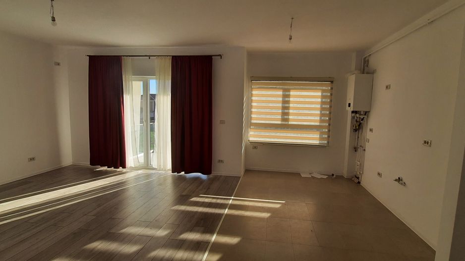 Apartament cu 3 camere. - Poză 1