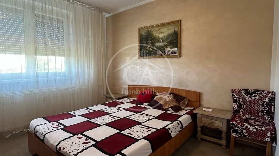 Apartament cu 3 camere de vânzare în zona Rogerius, Oradea - Poză 1