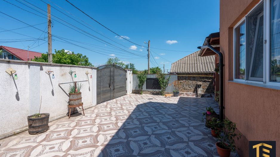 Casă P+M Năvodari | 6 camere | Curte superb amenajată - Poză 4