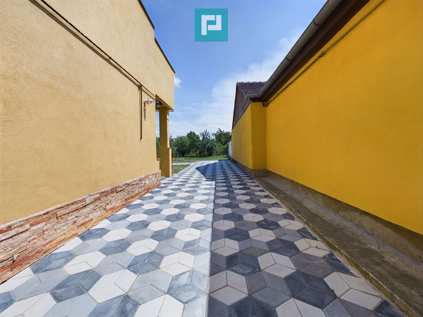 Casă P+M în Bujac - Poză 2