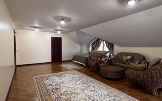 Casă de lux în Chișinău, de vânzare. Pe teren de 10,4 Ari. Telecentru. - Poză 9