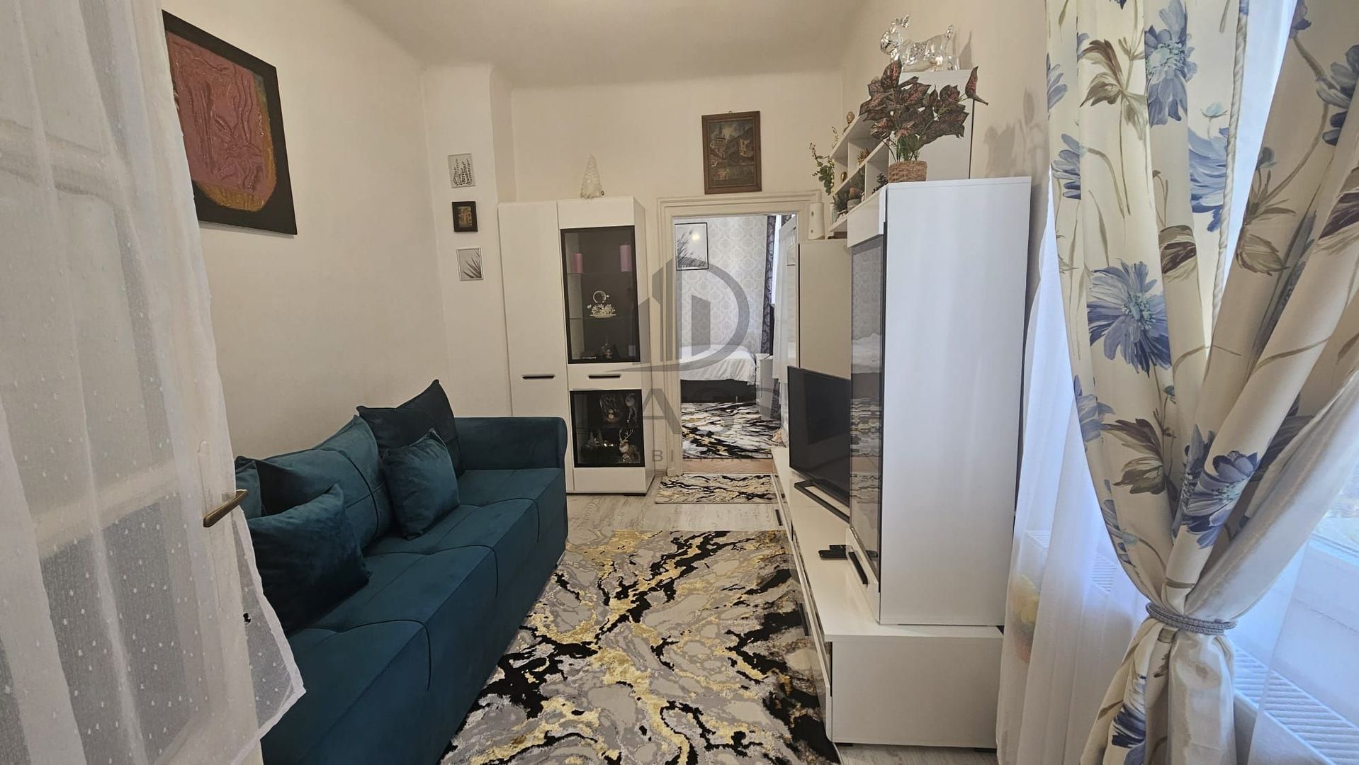 2 camere în inima orașului – ideal pentru locuit sau investiție - Poză 2