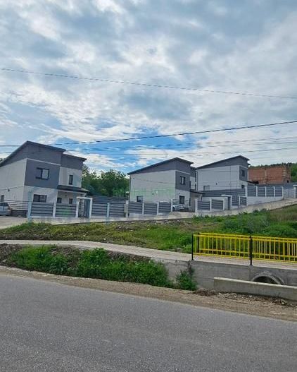 Casa D+P+E in Tomesti,Asfalt, Tâmplărie VEKKA - Poză 5