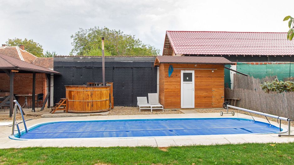 Vilă cu 5 dormitoare, 4 băi, 2 248mp teren, piscină. Preț: 229 000 Eur - Poză 16