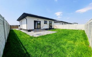 Casa cu panouri fotovoltaice - comuna Berceni - Poză 1