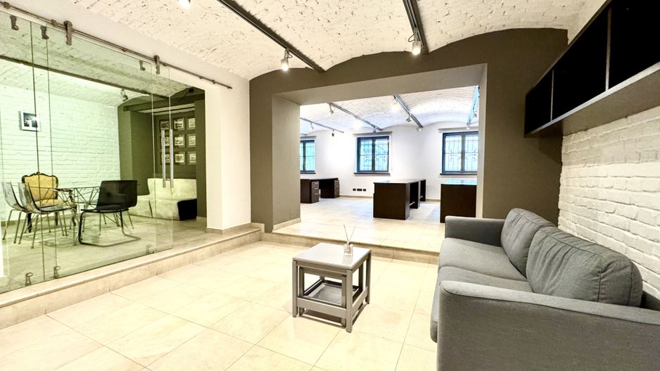 Spațiu de Birouri Elegant în Clădire Istorică Renovată – Piața Unirii, - Poză 1