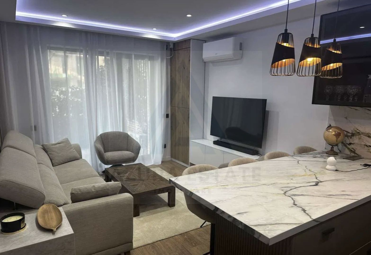 Apartament lux 2 camere curte privata si garaj subteran The Lake Home - Poză 1