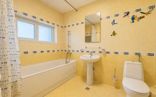 Casa de 360 mp cu sauna si garaj dublu de inchiriat in zona Buna Ziua - Poză 18