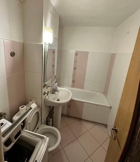 Apartament 2 camere, zona Lunei , etaj intermediar, centrala - Poză 3