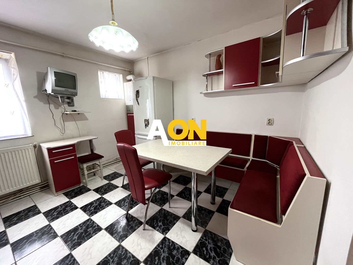 Apartament cu 3 Camere, Etaj Intermediar, Zona Cetate - Poză 2