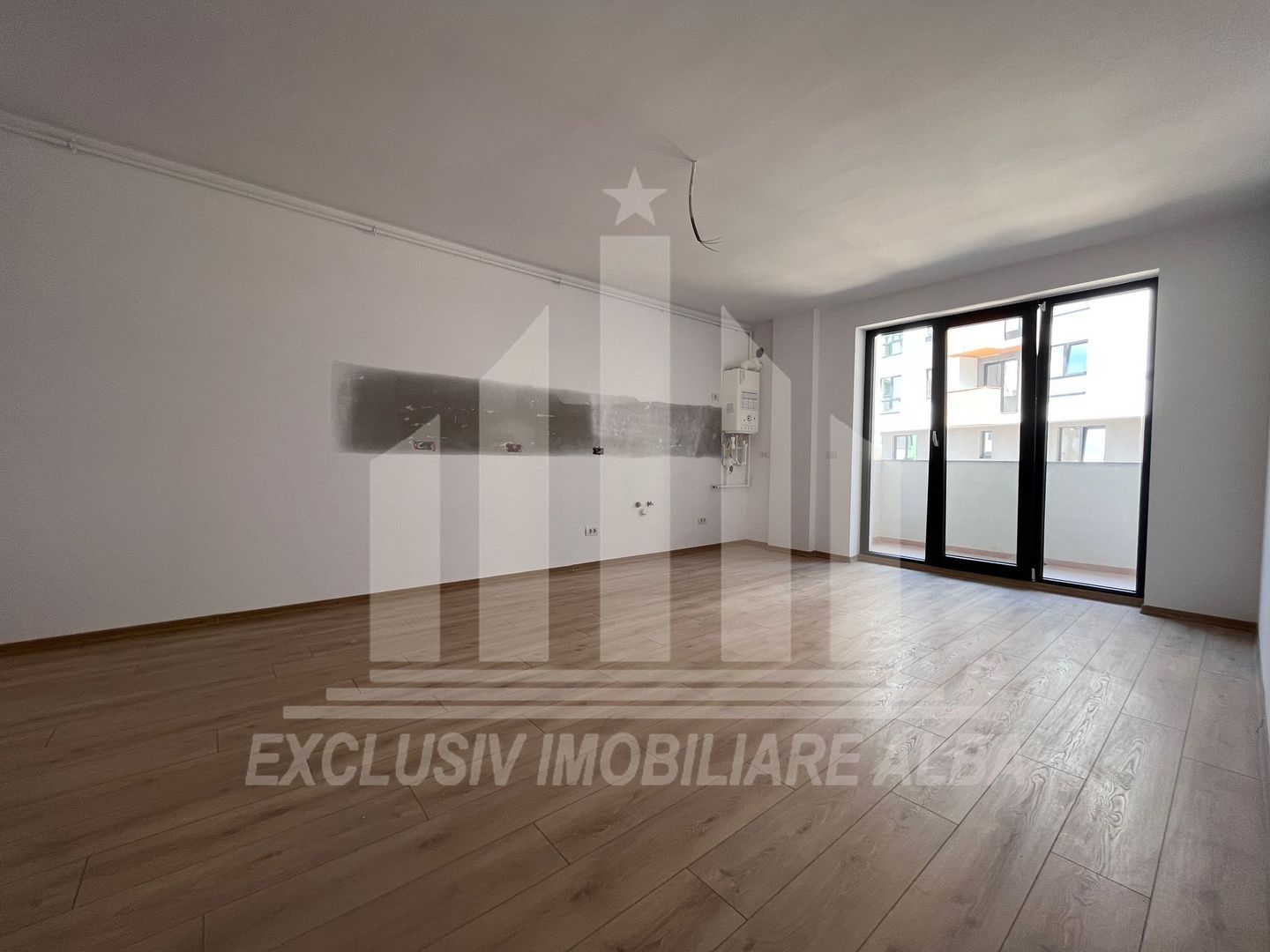 Apartament 2 camere bloc nou zona buna si linistita - Poză 1