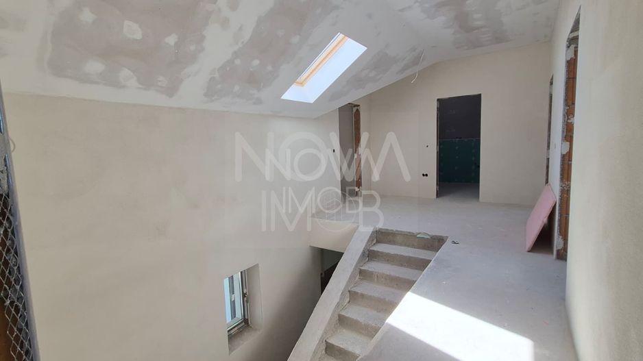 Casa generoasa cu 7 camere, 3 bai, dressing si parcare – Sura Mica - Poză 18