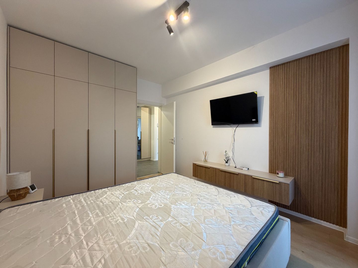 CHITILA - Atria Urban | Chirie 2 Camere cu Curte + Piscina | Parcare - Poză 8