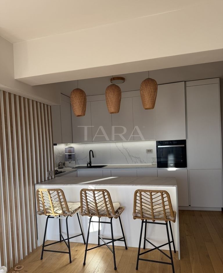 Apartament de lux cu terasă și priveliște - Poză 1