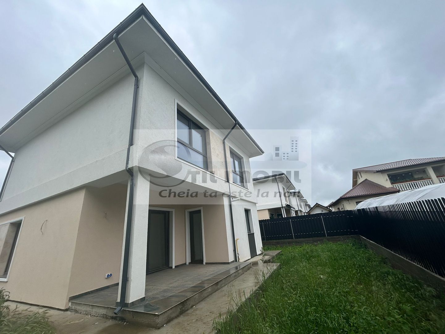 CASA TIP VILA - Gata de mutare! 240.000 euro - Poză 2
