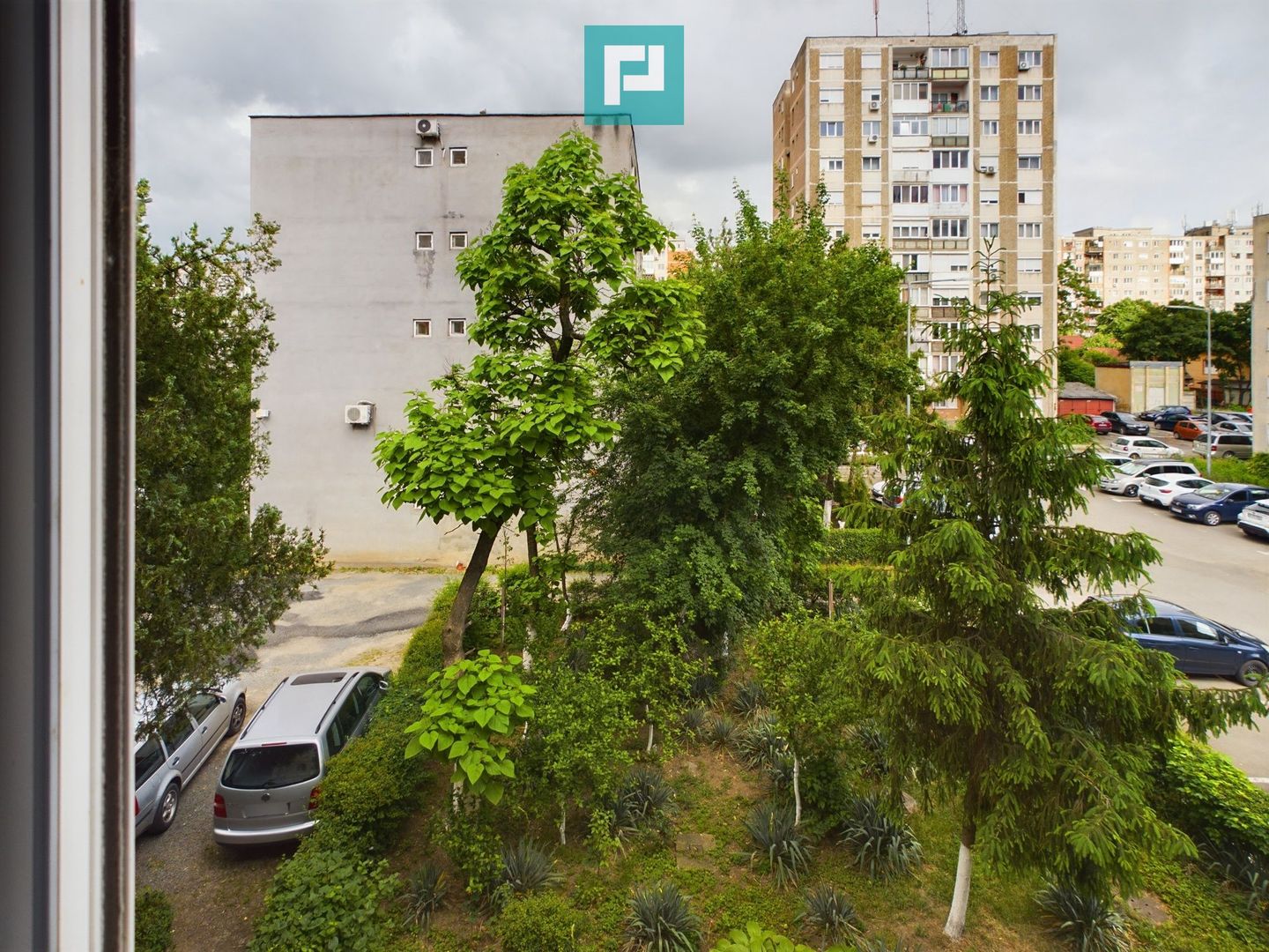 Apartament de vânzare cu 3 camere în Vlaicu - Poză 2