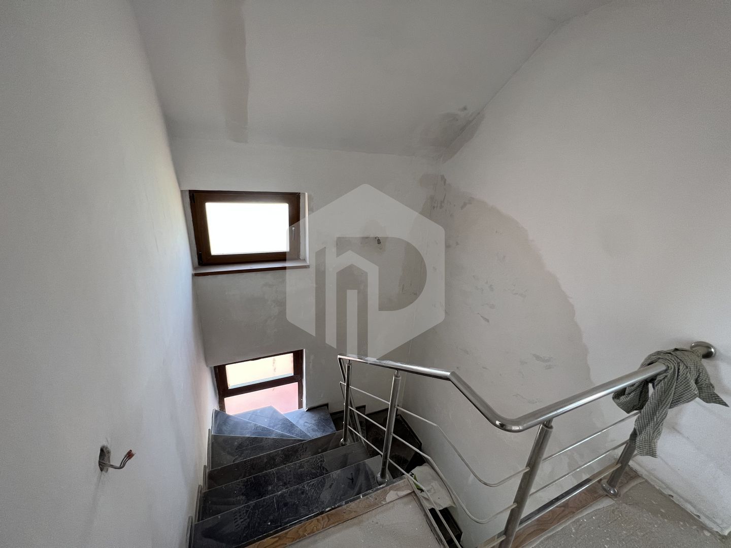 De vanzare casa renovata- 2 cladiri- Zona Moldoveanu-- 400 mp utili - Poză 15