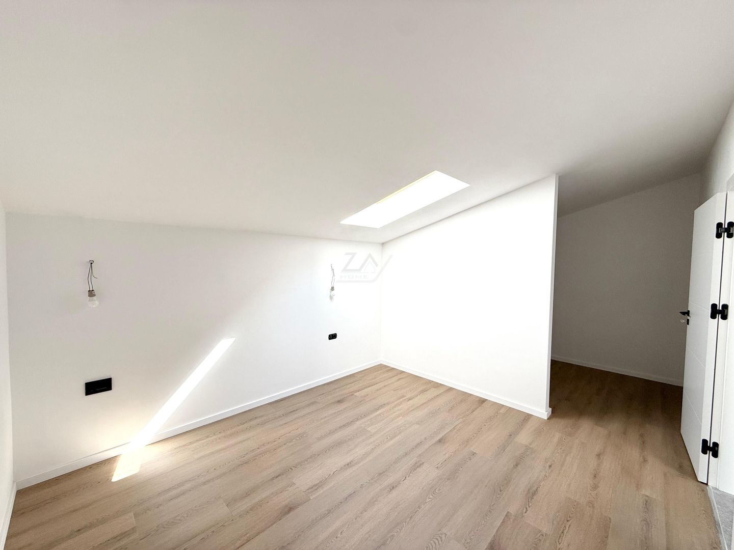 Ap pe 2 niveluri. 4 camere, 2 bai. 2 locuri de parcare. - Poză 14