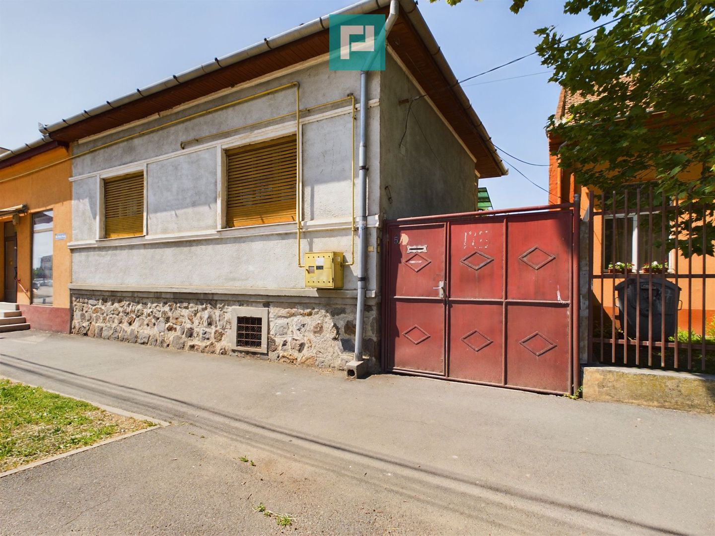 Casă pe strada Petru Rareș - Poză 1