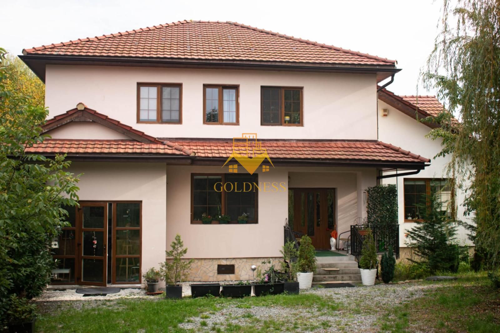 Casa cu teren 2000 m si front 35 ml in Buna Ziua, zona Grand Hotel It. - Poză 2