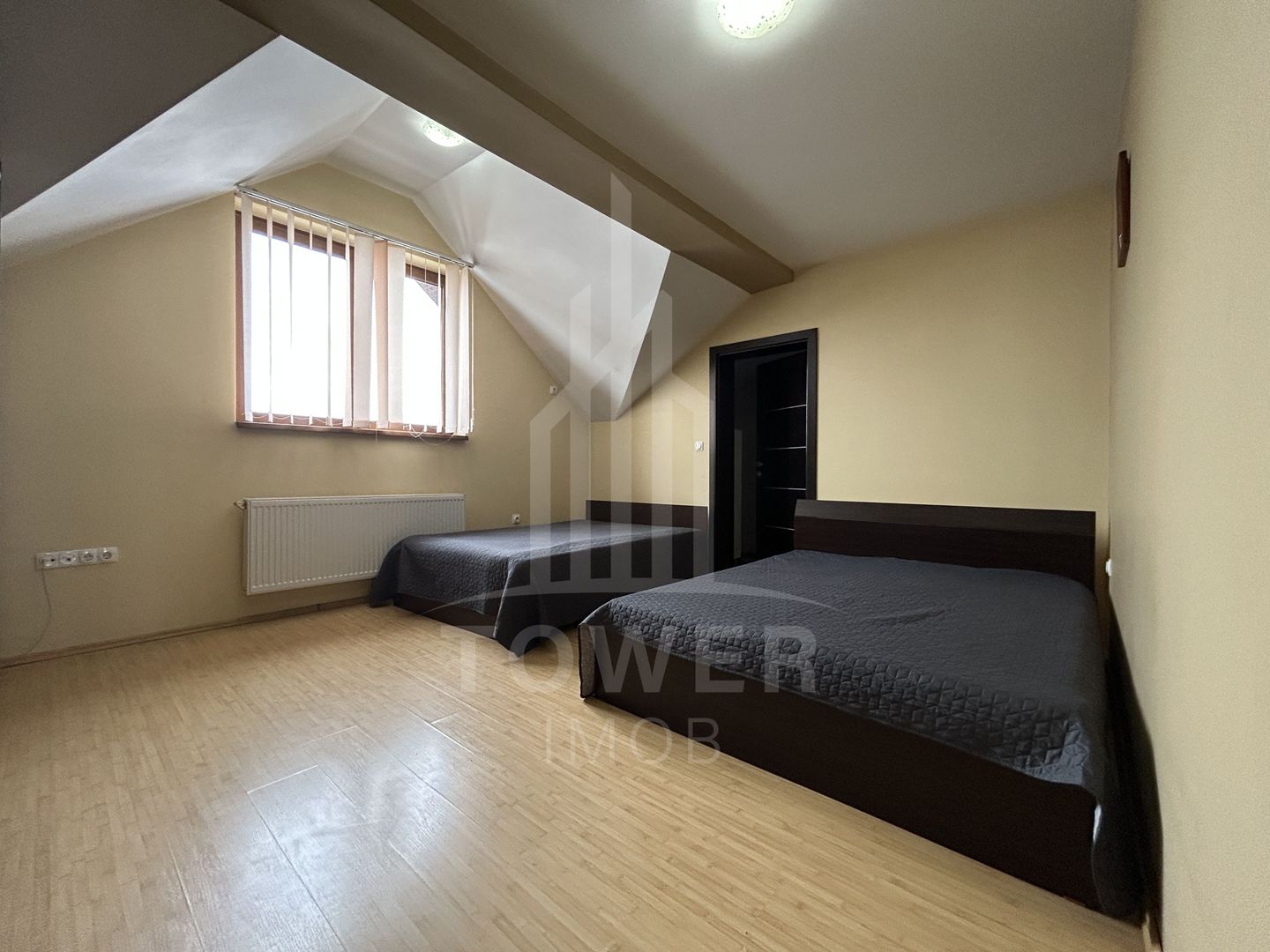 De închiriat Etaj + Mansardă 180 mp | 7 Camere cu 7 Băi | Lupeni - Poză 9