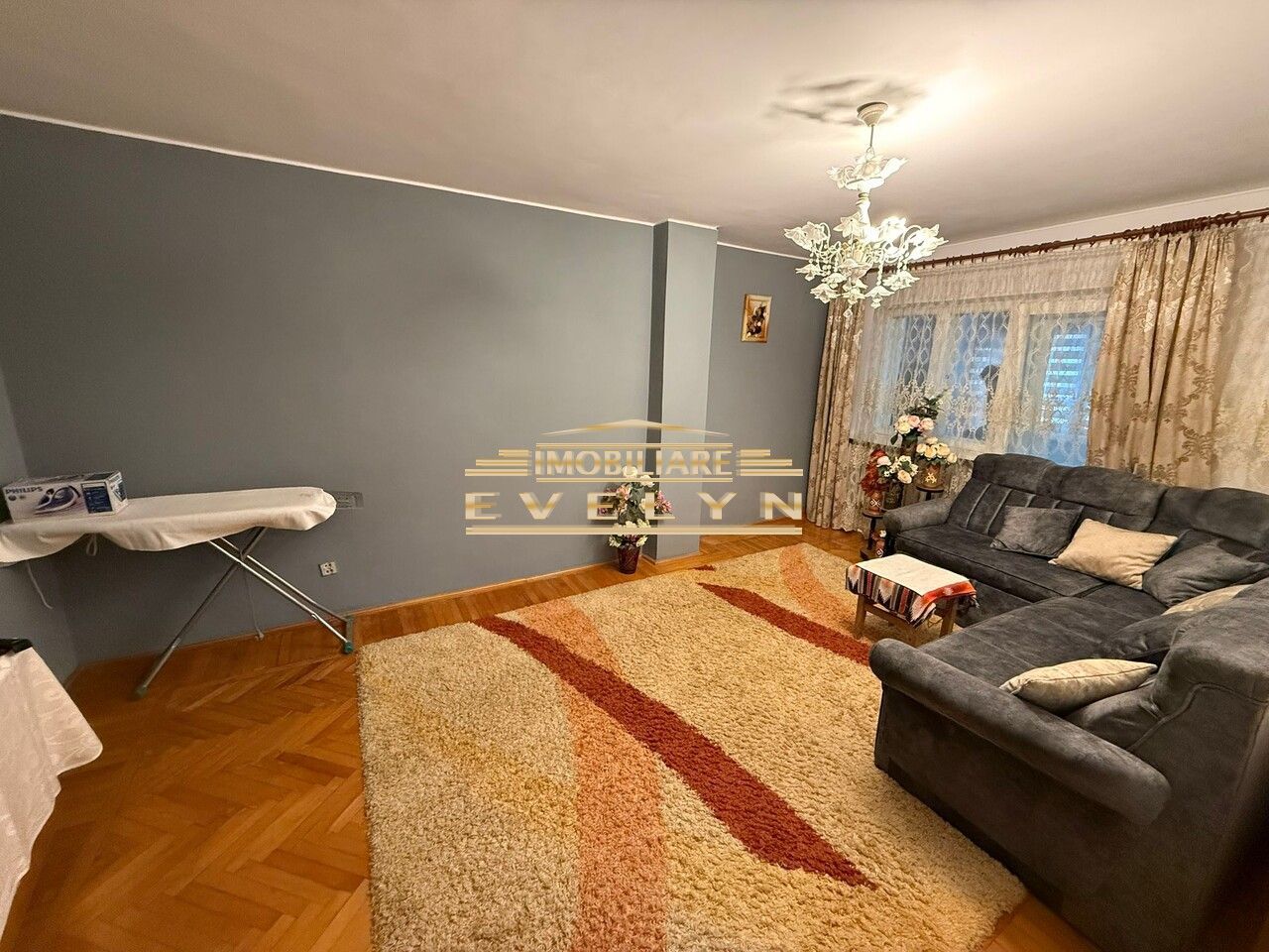 De vânzare apartament 3 camere – zona Pietonalul Transilvaniei (Piata Mare) - Poză 1
