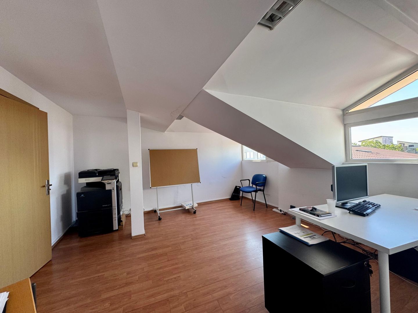 OPORTUNITATE - vila-curte individuala-garaj la Domenii-Popisteanu - Poză 4