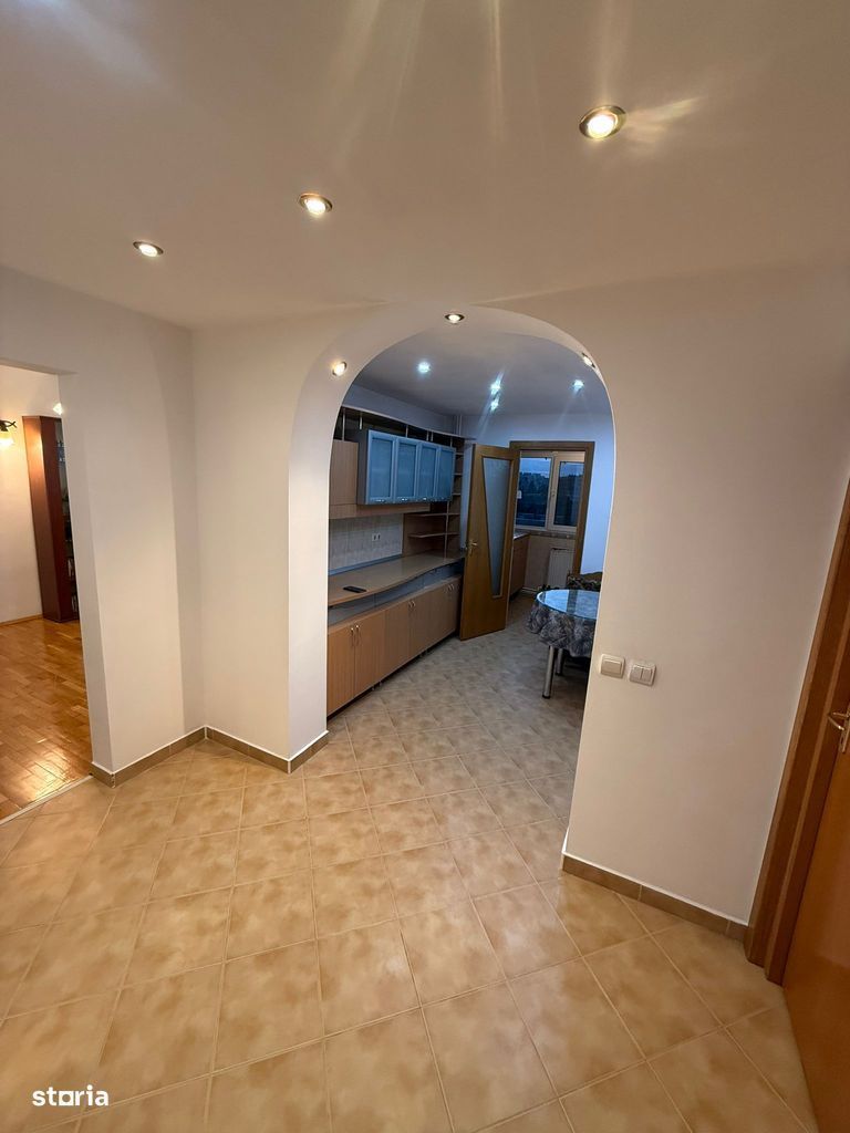 Inchiriere apartament 3 camere - Poză 1
